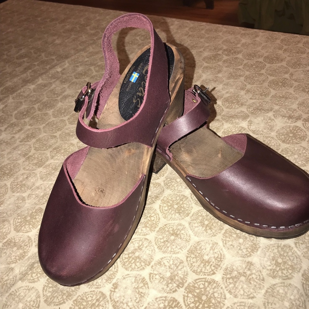 Lotta Stockholm Sweden Clogs EU40/US9 Highwood T-Bar Aubergine on Brown Base